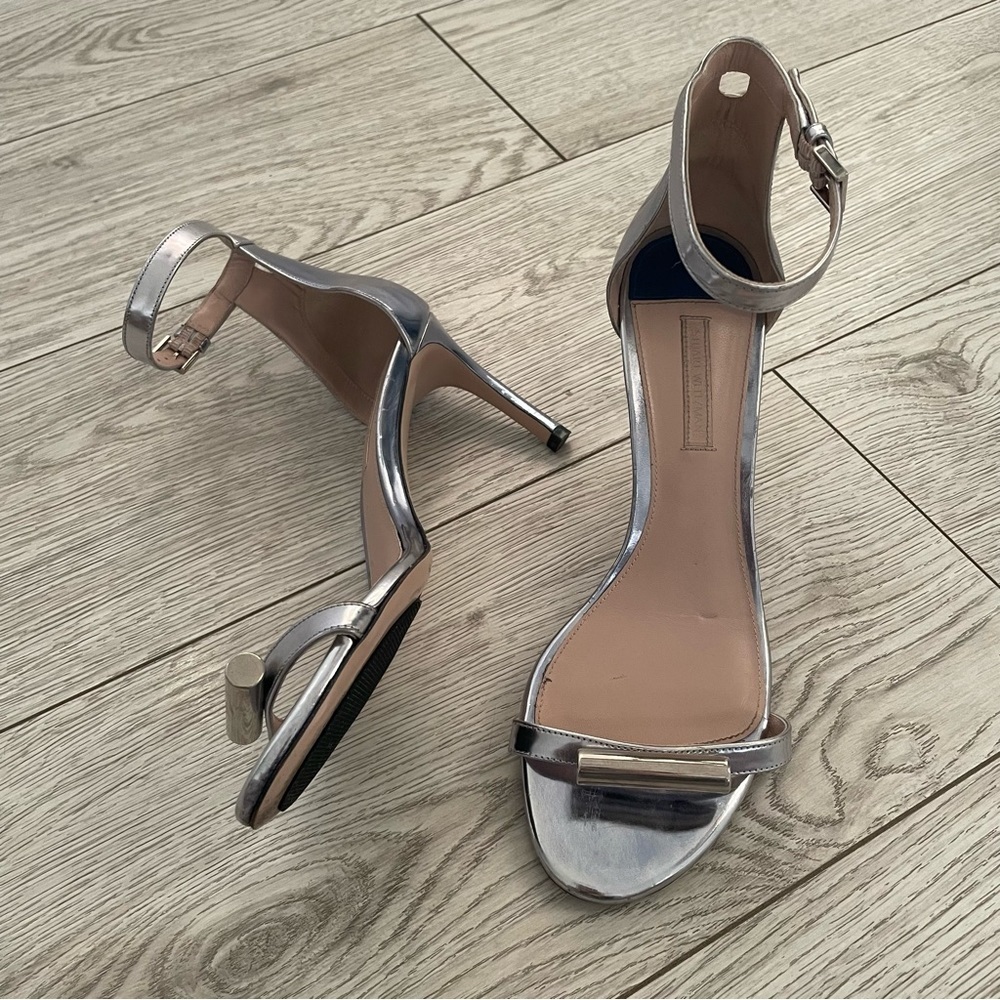 Stuart Weitzman Cylinder Sandal Ice Blue Specchio Leather Size 9